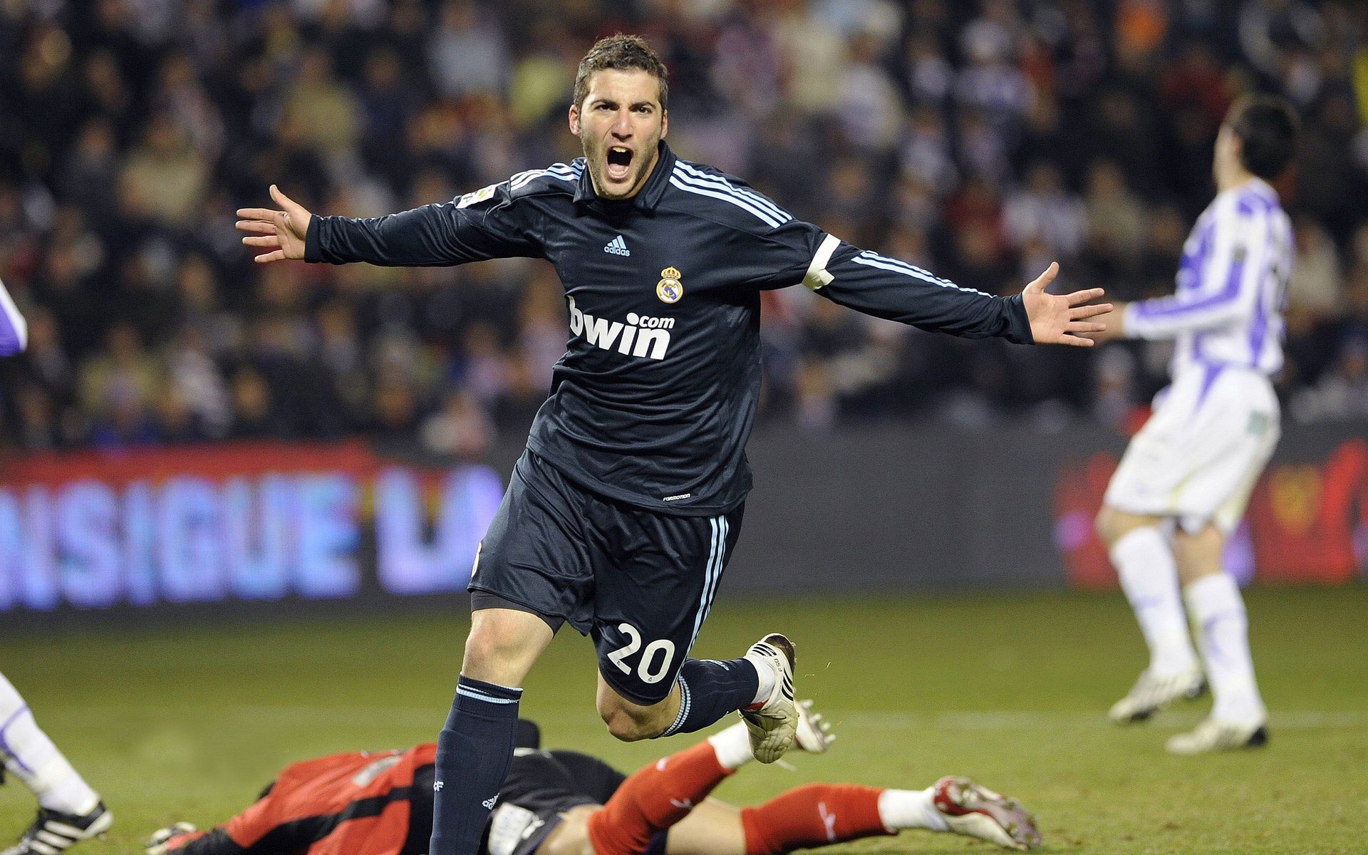 门兴格拉德巴赫队长续约成功,门兴格拉德巴赫主力门将